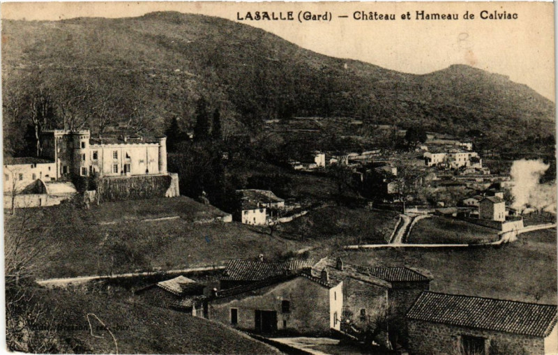 Carte postale ancienne Lasalle - Chateau et Hameau de Calviac à Lasalle