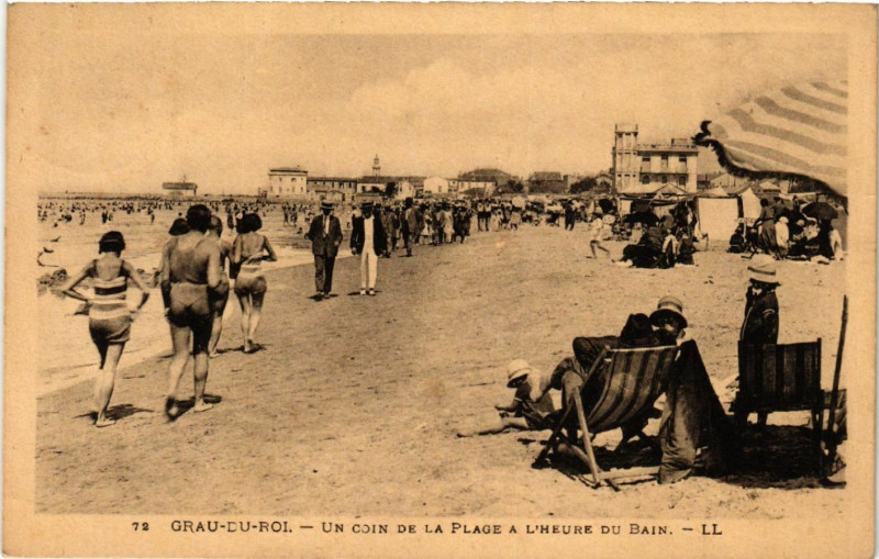 Carte postale ancienne Grau-du-Roi - Un Coin de la Plage a l'Heure du Bain
