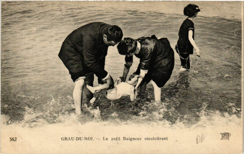 Carte postale ancienne Grau-du-Roi - Le petit Baigneur récalcitrant