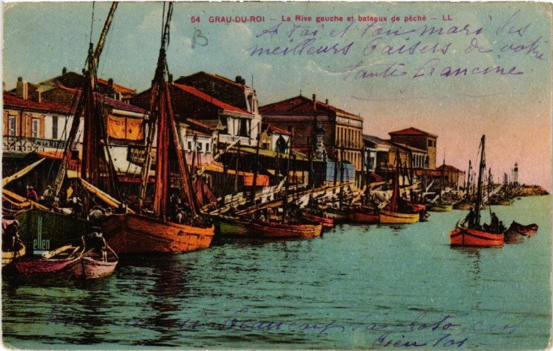 Carte postale ancienne Grau-du-Roi - La Rive gauche et bateaux de péche