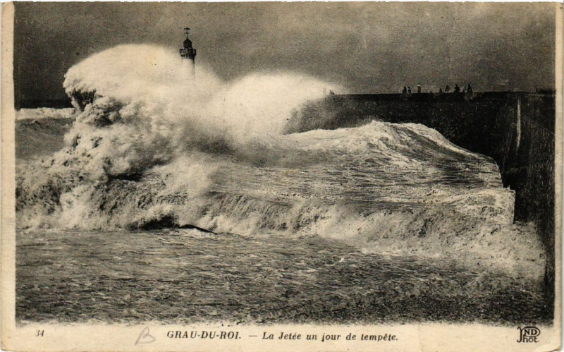 Carte postale ancienne Grau-du-Roi - La Jetée un jour de tempéte