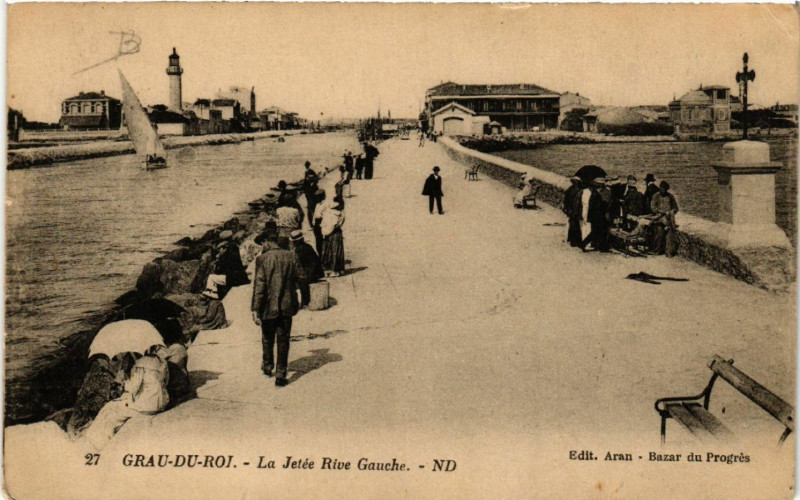 Carte postale ancienne Grau-du-Roi - La Jetée Rive Gauche