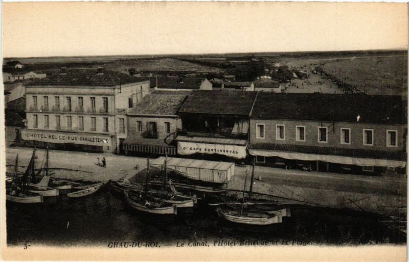 Carte postale ancienne Grau-du-Roi - Le Canal l'Hotel bellevue et la Plage