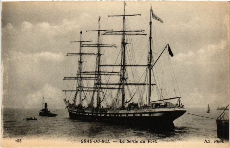Carte postale ancienne Grau-du-Roi - La Sortie du Port
