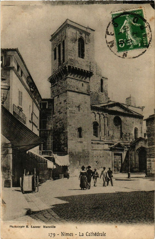 Carte postale ancienne Nimes - La Cathédrale à Nîmes
