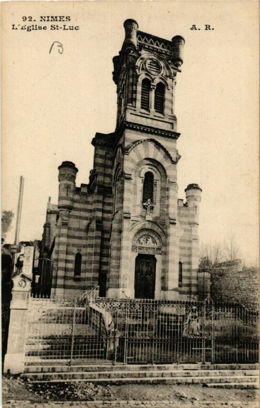 Carte postale ancienne Nimes - L'Eglise Saint-Luc à Nîmes