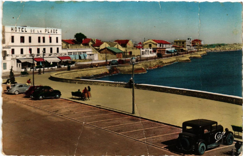 Carte postale ancienne Le Grau-du-Roi - La Promenade et la Plage au Grau-du-Roi