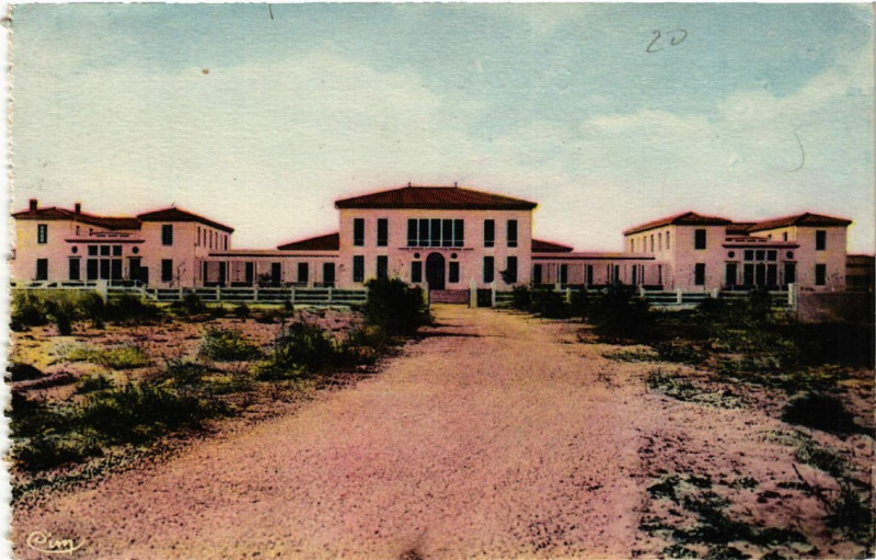 Carte postale ancienne Grau-du-Roi - Le Sanatorium Hélio-Marin - L'Entrée