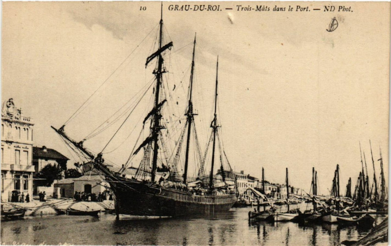 Carte postale ancienne Grau-du-Roi - Trois Mats dans le Port