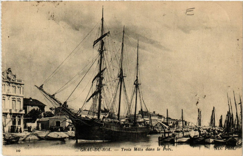 Carte postale ancienne Grau-du-Roi - Trois Mats dans le Port