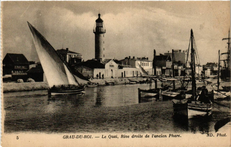 Carte postale ancienne Grau-du-Roi - Le Quai Rive droite de l'ancien Phare
