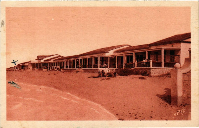 Carte postale ancienne Grau-du-Roi - L'Etablissement Hélio-Marin-Les galeries du cure