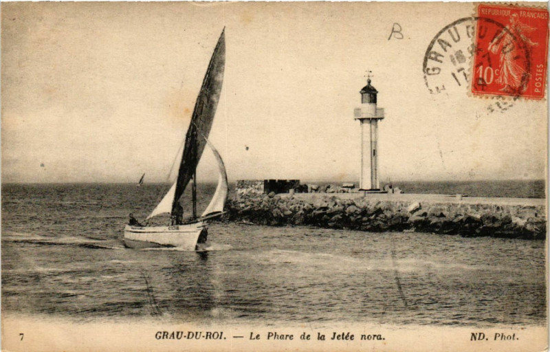Carte postale ancienne Grau-du-Roi - Le Phare de la Jetée nora