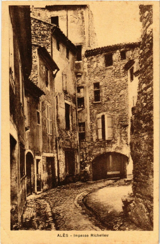 Carte postale ancienne Ales - Impasse Richelieu à Alès