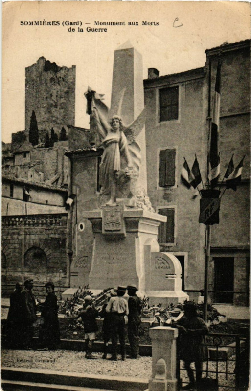 Carte postale ancienne Sommieres - Monument aux Morts de la Guerre à Sommières