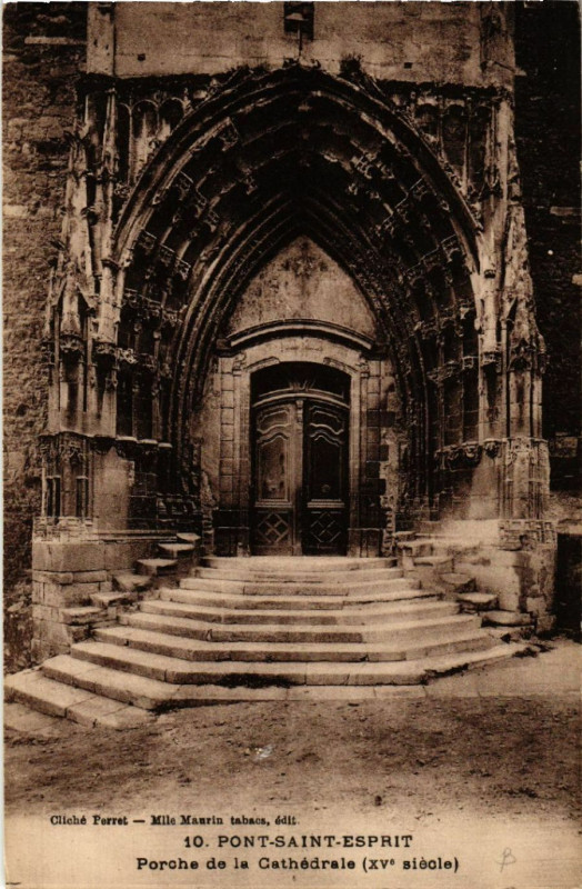 Carte postale ancienne Pont-Saint-Esprit - Porche de la Cathédrale (Xv siécle) à Pont-Saint-Esprit