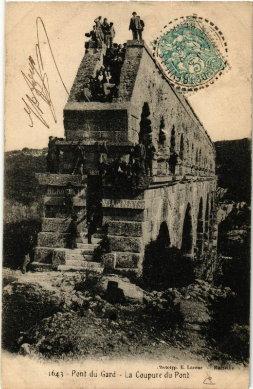 Carte postale ancienne Pont-du-Gard - La Coupure du Pont