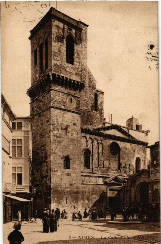 Carte postale ancienne Nimes - La Cathédrale à Nîmes