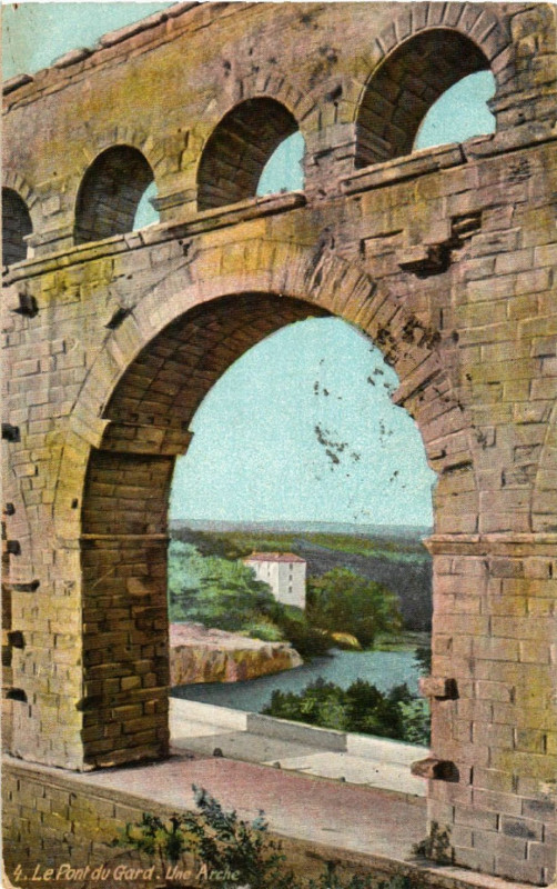 Carte postale ancienne Le Pont-du-Gard - Une Arche