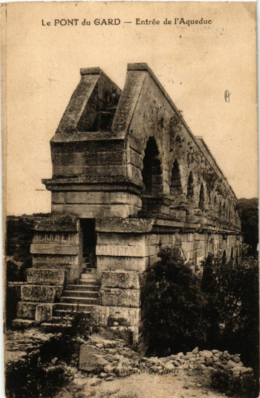 Carte postale ancienne Le Pont-du-Gard - Entrée de l'Aqueduc