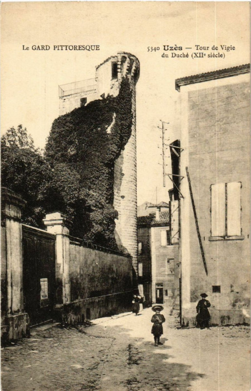 Carte postale ancienne Le Gard Pittoresque - Uzes - Tour de Vigie du Duché (Xii siécle) à Uzès