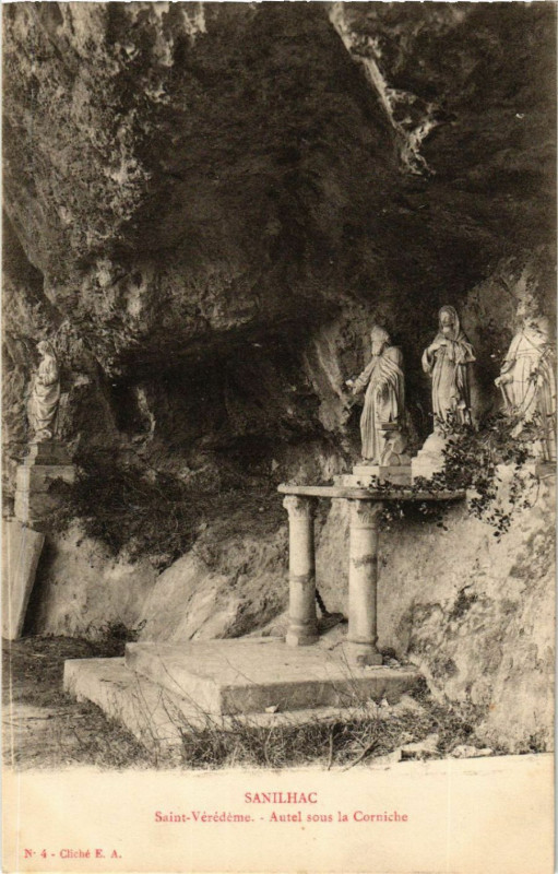 Carte postale ancienne Sanilhac - Saint-Vérédéme - Autel sous la Corniche