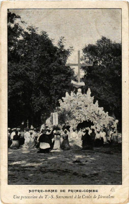 Carte postale ancienne Notre-Dame de Prime-Combe - Une procession du T.-S. Sacrement