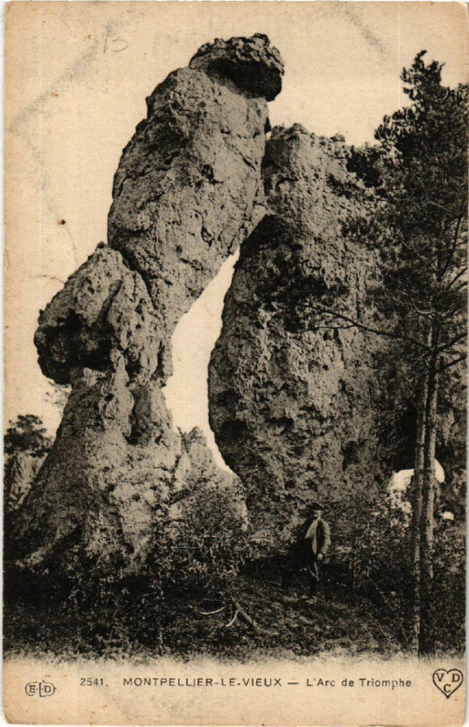 Carte postale ancienne Montpellier-le-Vueix - L'Arc de Triomphe