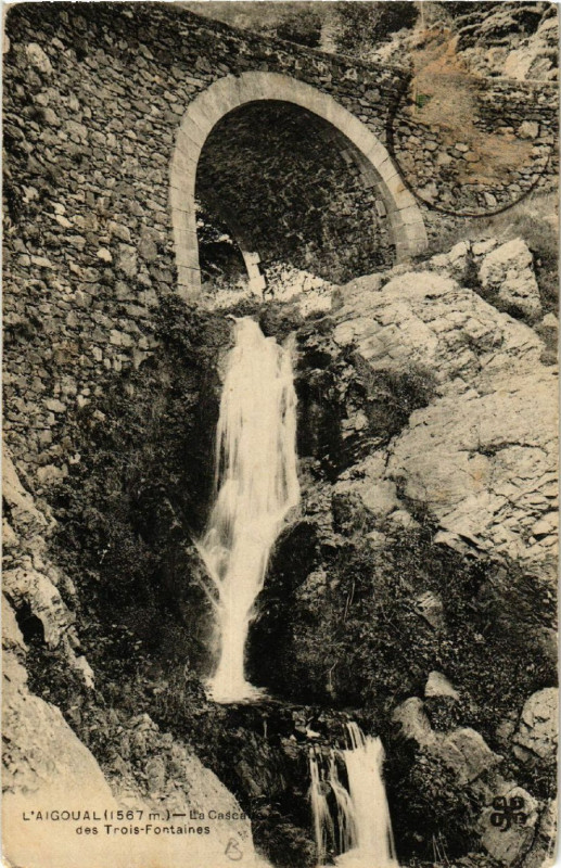 Carte postale ancienne L'Aigoual (1567 m) - La Cascade des Trois-Fontaines