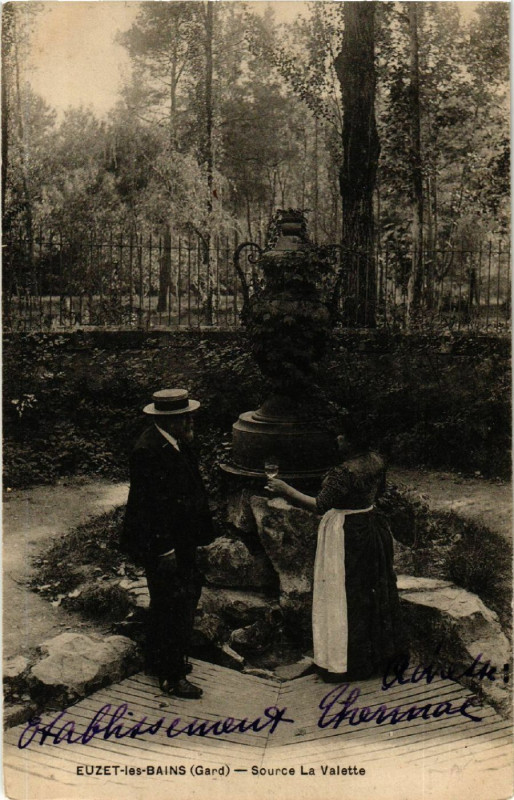 Carte postale ancienne Euzet-les-Bains - Source La Valette à Euzet