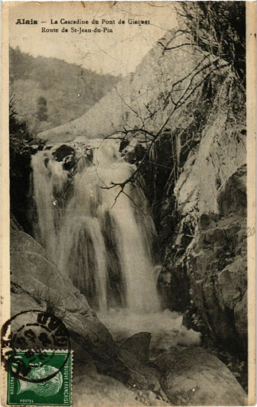 Carte postale ancienne Alais - La Cascade du Pont de Gisques-Route de Saint-Jean-du-Pin à Saint-Jean-du-Pin