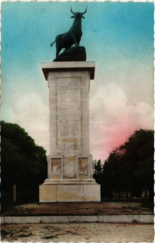 Carte postale ancienne Nimes - Le Taureau à Nîmes