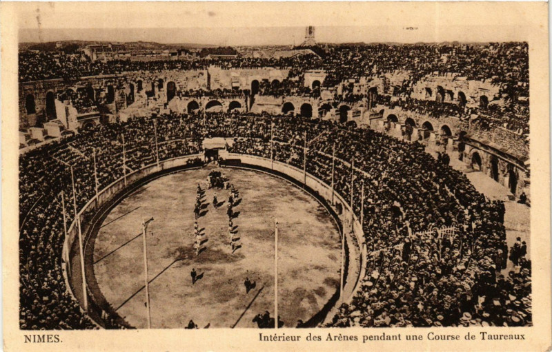 Carte postale ancienne Intérieur des Arénes pendant une Course de Taureaux