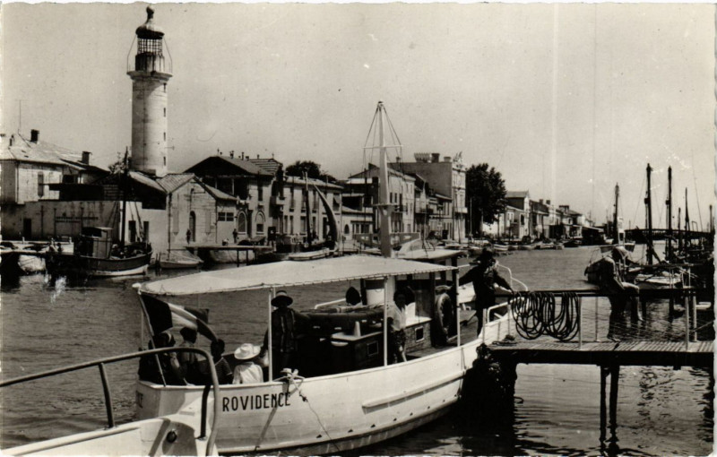 Carte postale ancienne Le Grau-du-Roi - Le canal au Grau-du-Roi