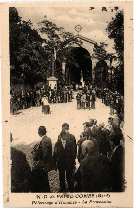 Carte postale ancienne N.-D. de Prime-Combe - Pélerinage d'Hommes - La Procession