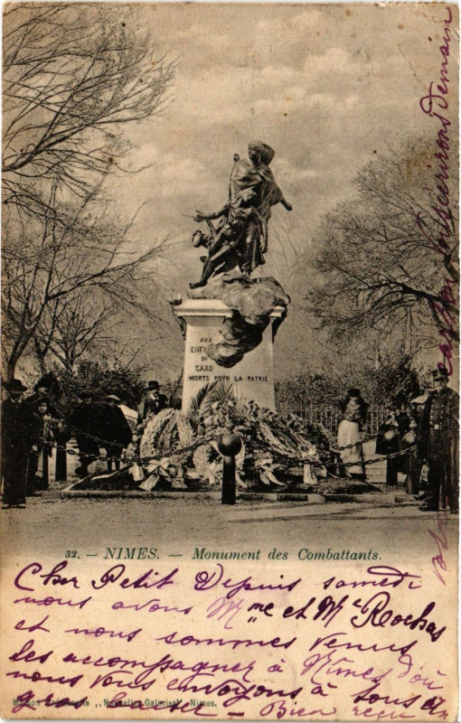Carte postale ancienne Nimes - Monument des Combattants à Nîmes