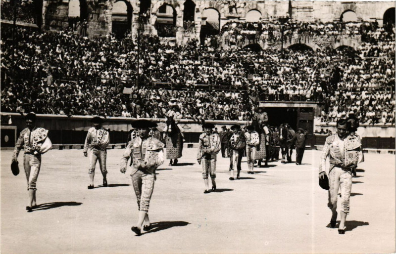 Carte postale ancienne Paseo a Nimes à Nîmes