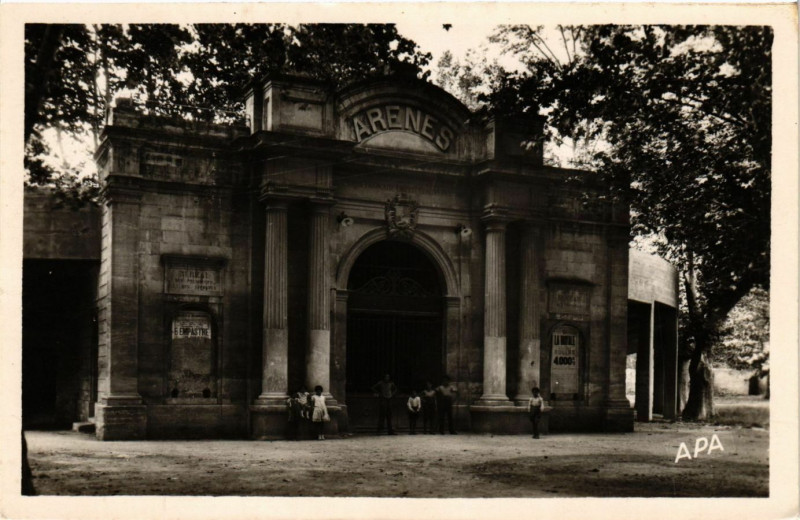 Carte postale ancienne Beaucaire - Les Arénes à Beaucaire