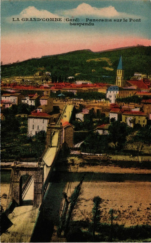 Carte postale ancienne La Grand'Combe - Panorama sur le Pont Suspendu
