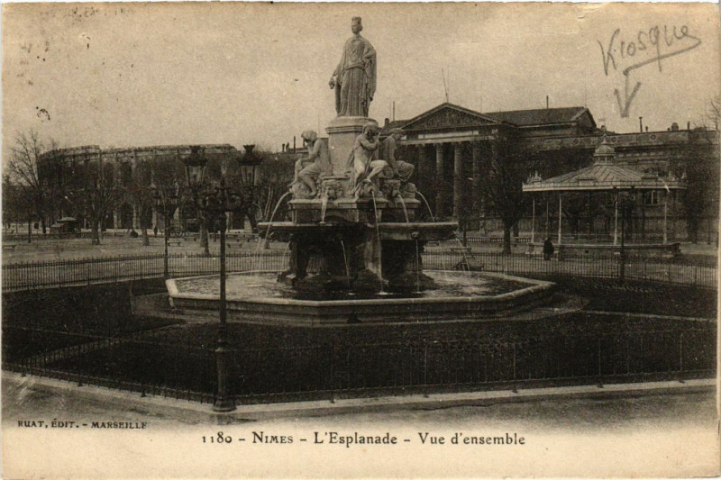 Carte postale ancienne Nimes - L'Esplanade - Vue d'ensemble à Nîmes