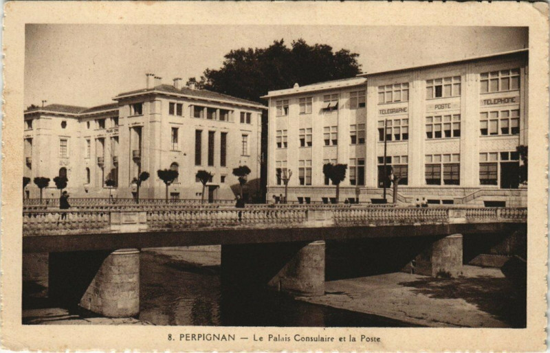 Carte postale ancienne Perpignan Palais Consulaire et la Poste à Perpignan