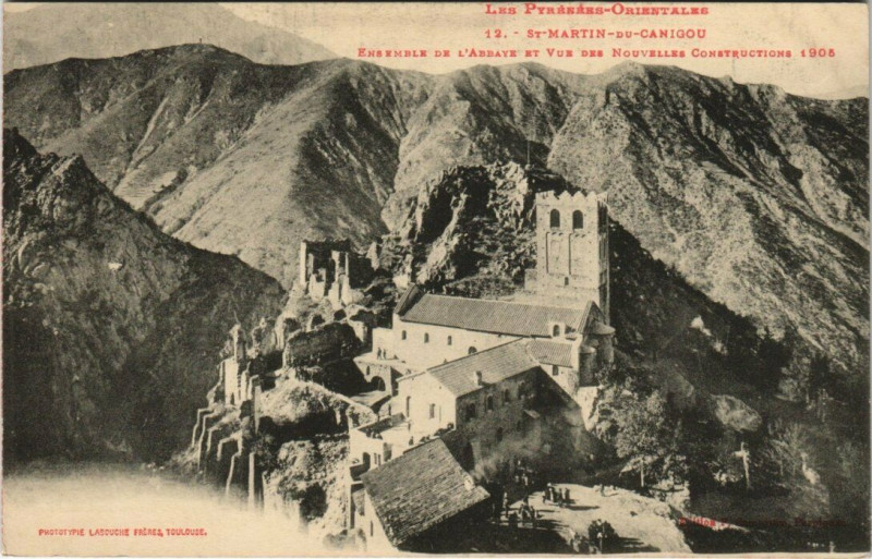 Carte postale ancienne Saint-Martin-du-Canigou Ensemble de l'Abbaye