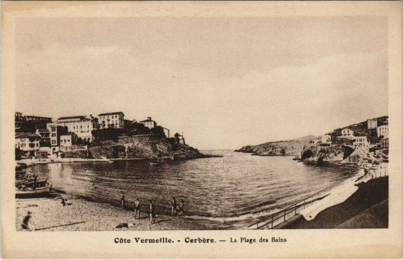 Carte postale ancienne Cerbere La plage des Bains à Cerbère