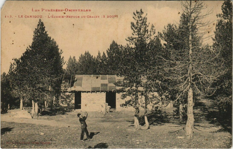 Carte postale ancienne Le Canigou Ecurie-Refuge du Chalet à Ur