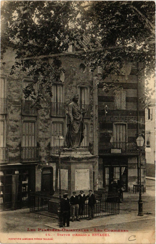 Carte postale ancienne Les Pyrénées-Oientales - Les Corbieres - Statue d'Arago a Estagel à Estagel