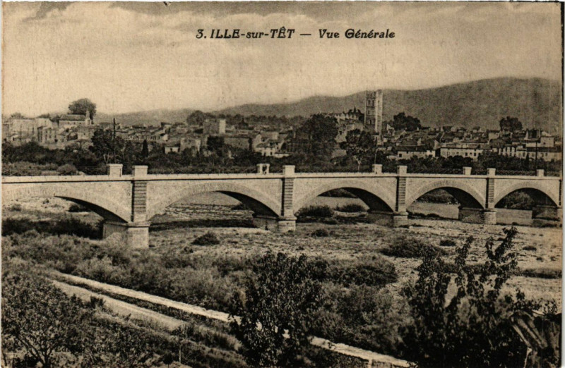 Carte postale ancienne Ile-sur-Tet - Vue générale à Ur