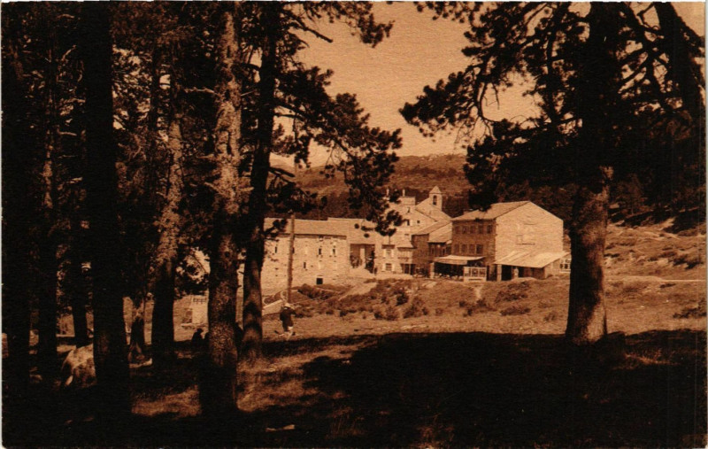 Carte postale ancienne Font-Romeau - L'Ermitage (altitude 1800 m)