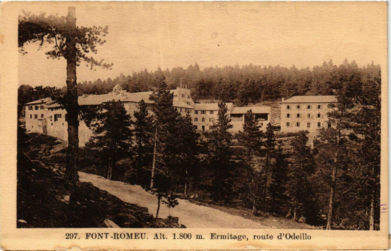 Carte postale ancienne Font - Romeu Alt 1800 m Ermitage route d'Odeillo à Llo
