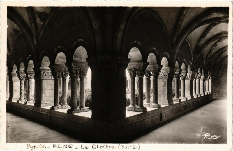 Carte postale ancienne Elne - Le Cloitre à Elne