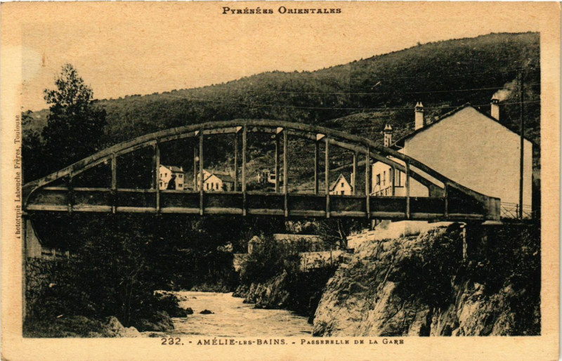 Carte postale ancienne Amelie-les-Bains - Passerelle de la Gare